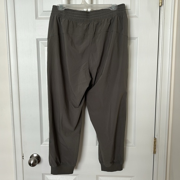 Lululemon Wanderer Cropped Jogger - Picture 3 of 4